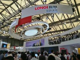 隆基發(fā)布SNEC新品全新一代Hi-MO組件 鐘寶申致辭：近年60型組件功率增長20W/年 翻4倍