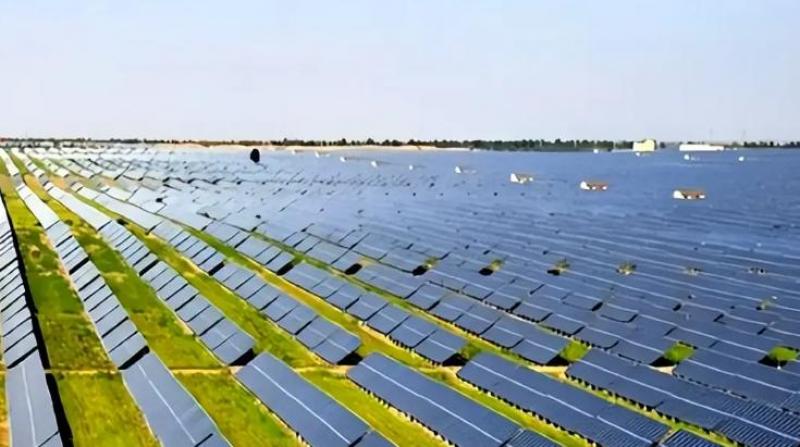 青海柴達(dá)木沙漠格爾木東基地1000萬千瓦光伏項(xiàng)目獲得備案