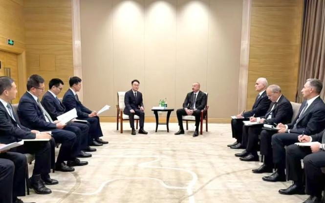 何彥鋒拜會阿塞拜疆總統(tǒng)阿利耶夫