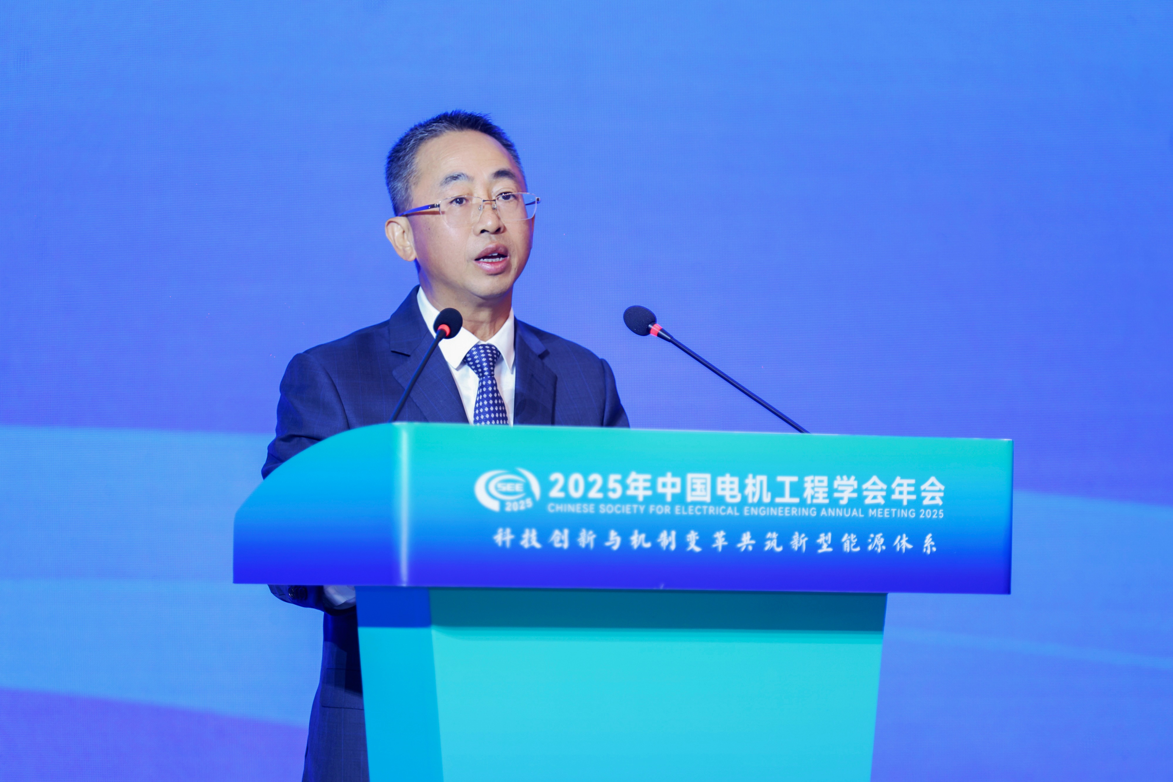 華為侯金龍：全場景構網，光風儲協同，推動新能源成為主力電源