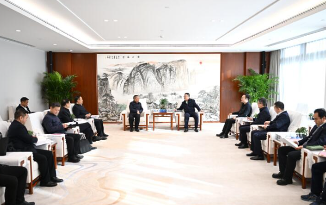 中國電建黨委副書記王小軍與貴州省委常委、貴陽市委書記胡忠雄會談