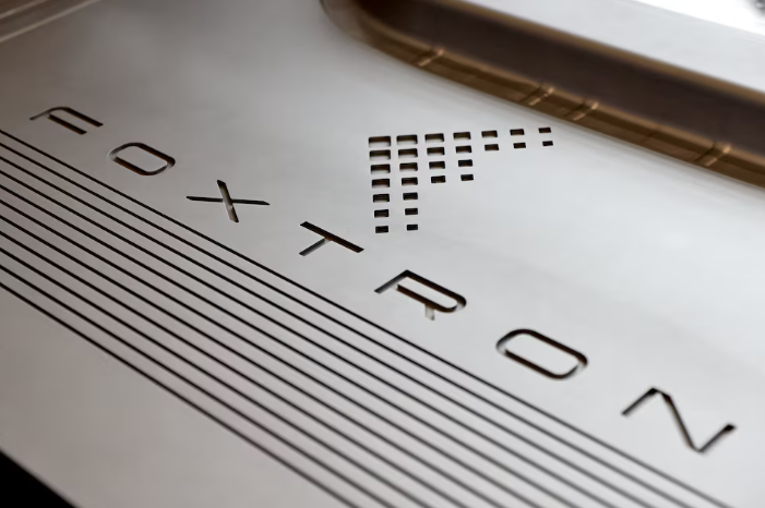 鴻海與裕隆合資公司推出首款電動(dòng)汽車Bria