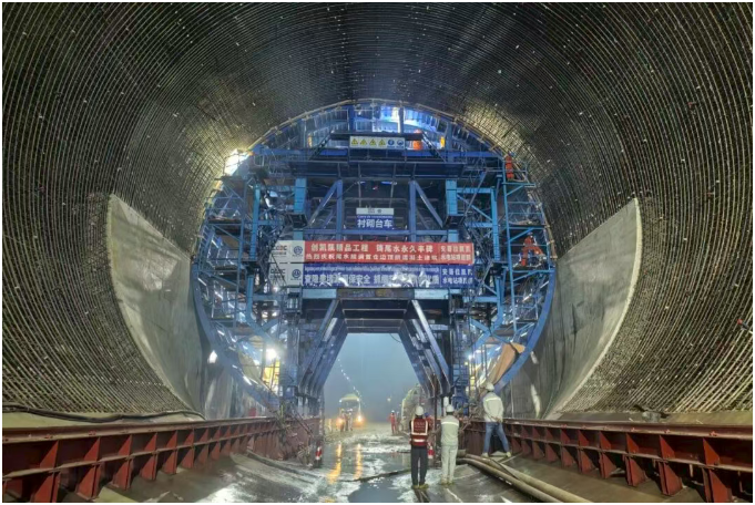 安哥拉凱凱水電站項目尾水隧洞邊頂拱混凝土澆筑啟動
